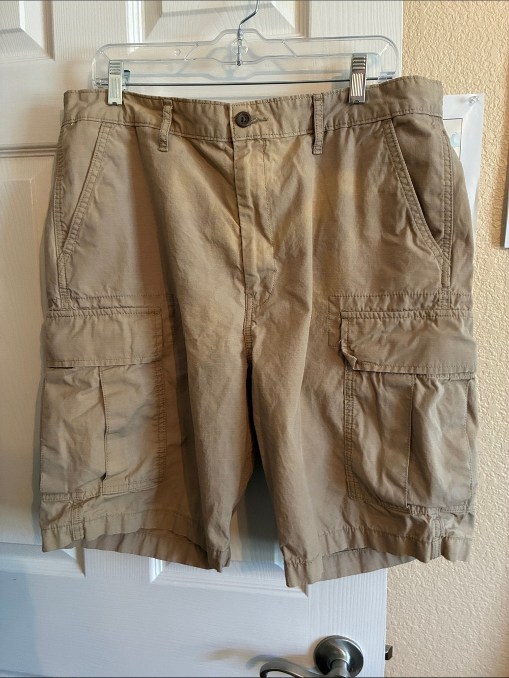Levi's kahki Cargo Shorts - Utility Style